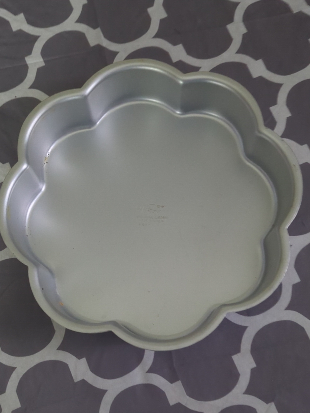 Silver Flower-Shaped Nonstick Cake Pan - Home Kitchen